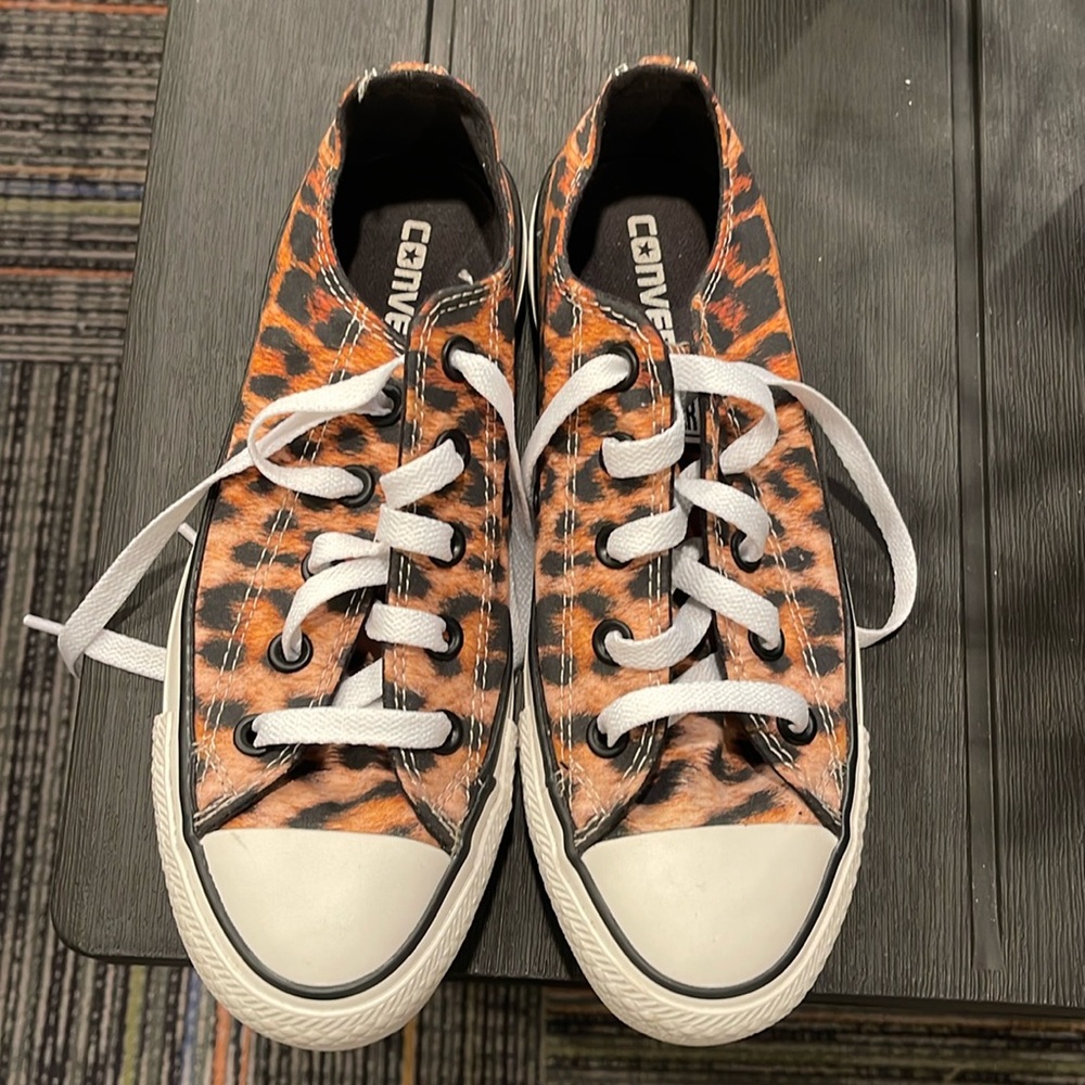 Converse low top cheetah print size 6 women